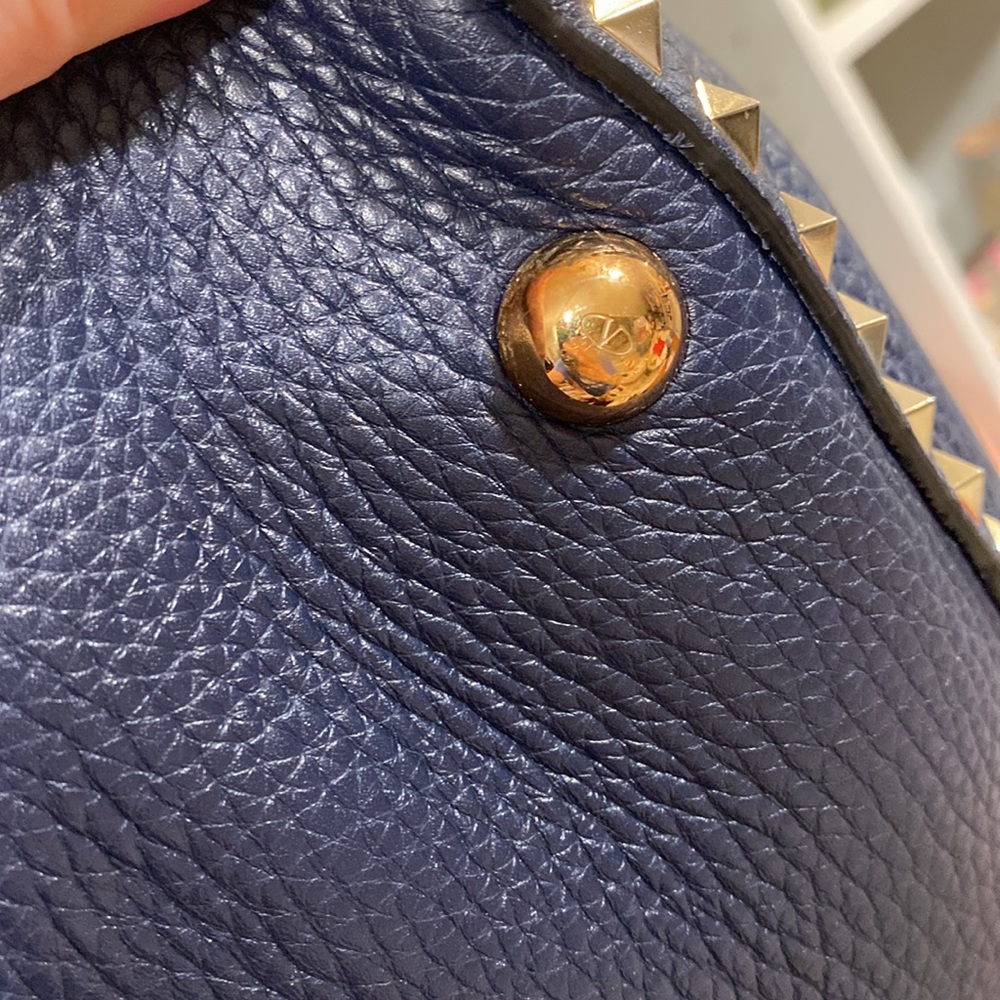Medium Valentino Garavani Rockstud Tote Navy Grainy Leather RARE COLOR - Picture 12 of 16
